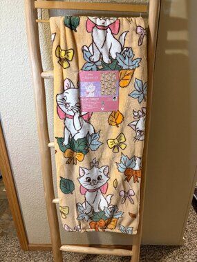 Disney Aristocats Marie Plush Throw Blanket 50x70 Beige Bows Leaves NWT
